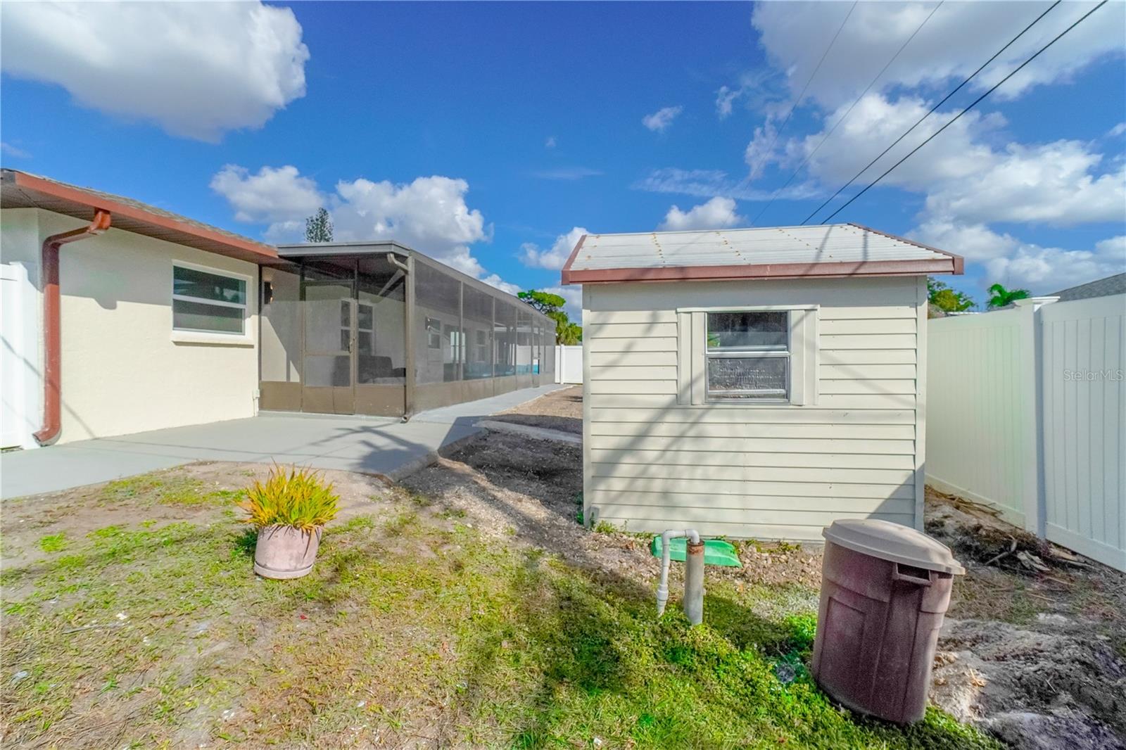 1461 ROYAL RD — photo 50