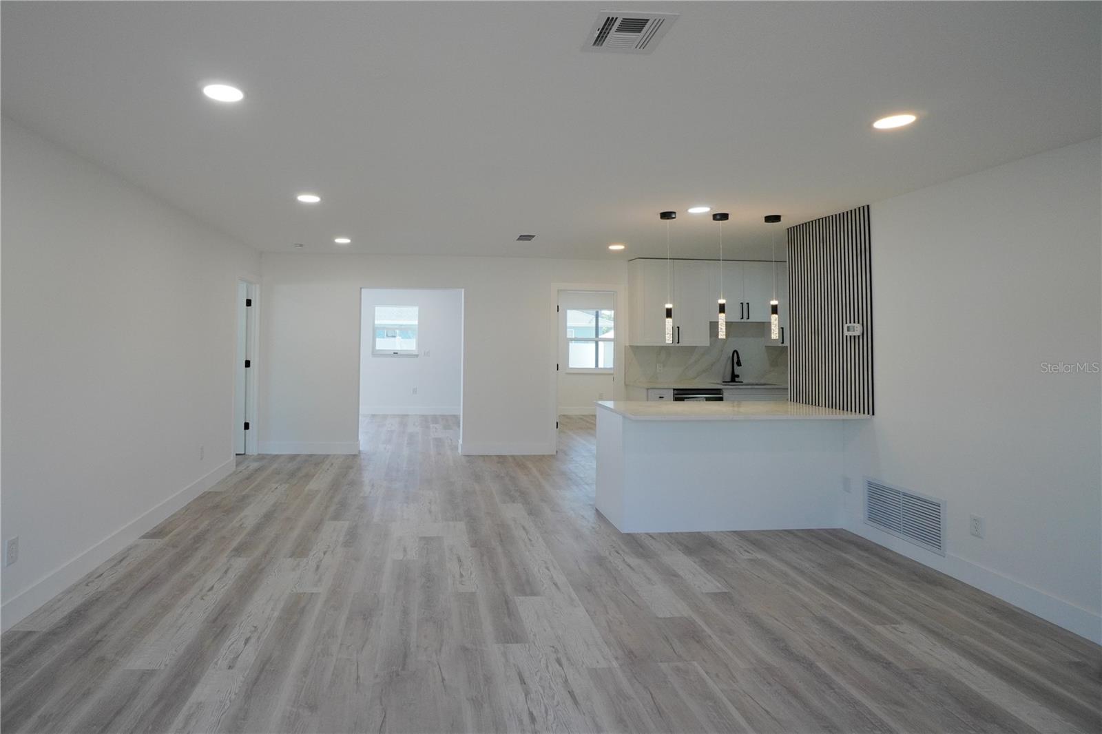 1461 ROYAL RD — photo 10