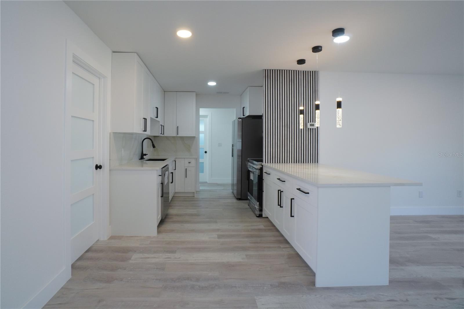 1461 ROYAL RD — photo 11