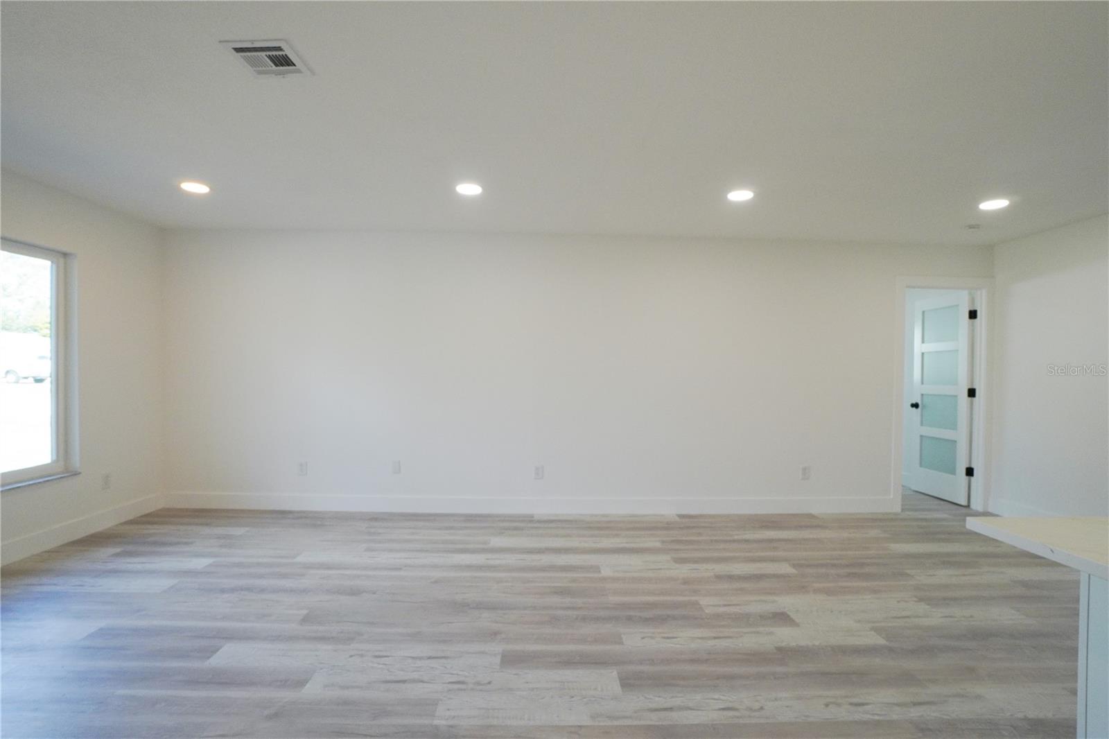 1461 ROYAL RD — photo 8