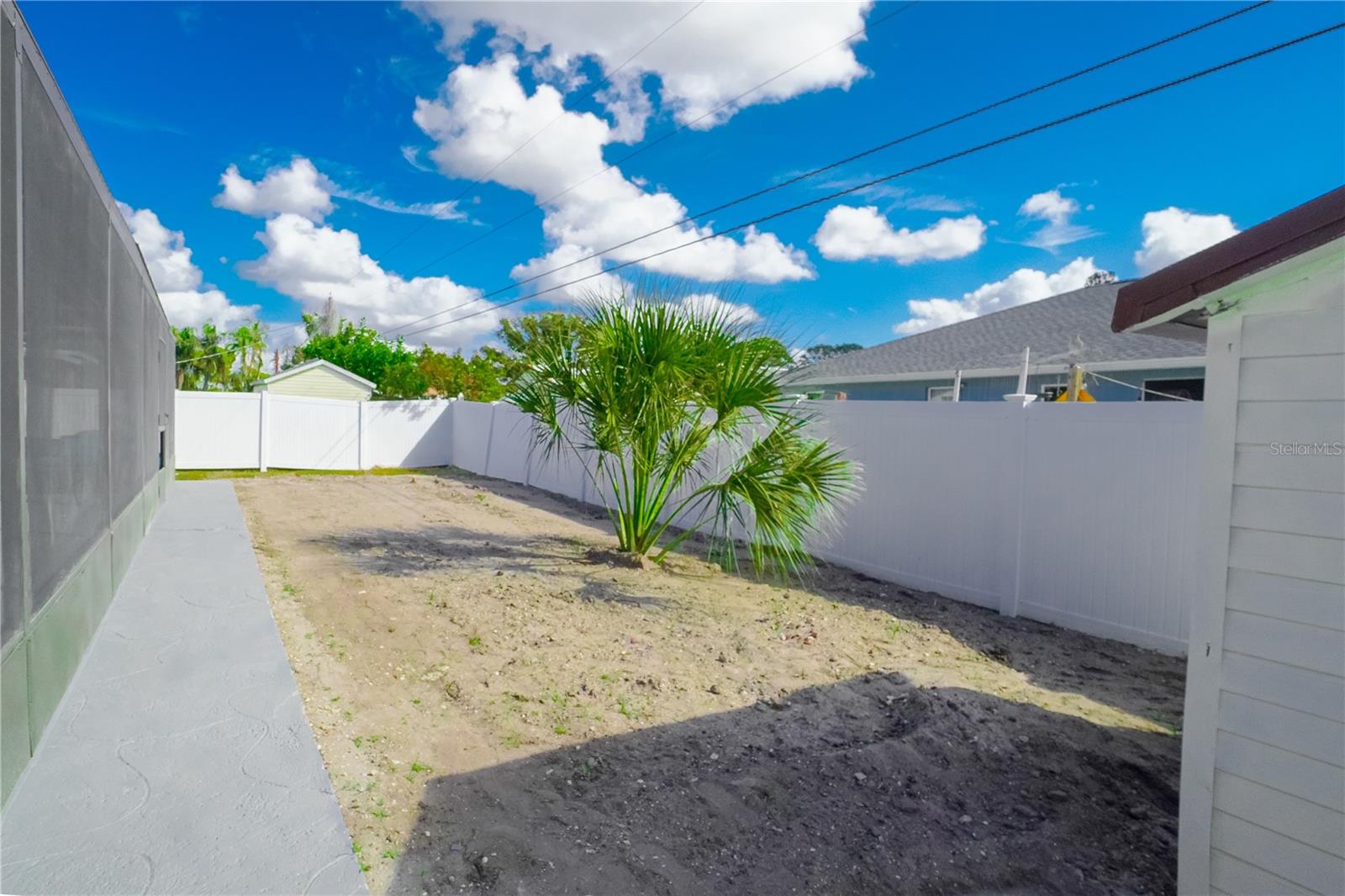 1461 ROYAL RD — photo 47