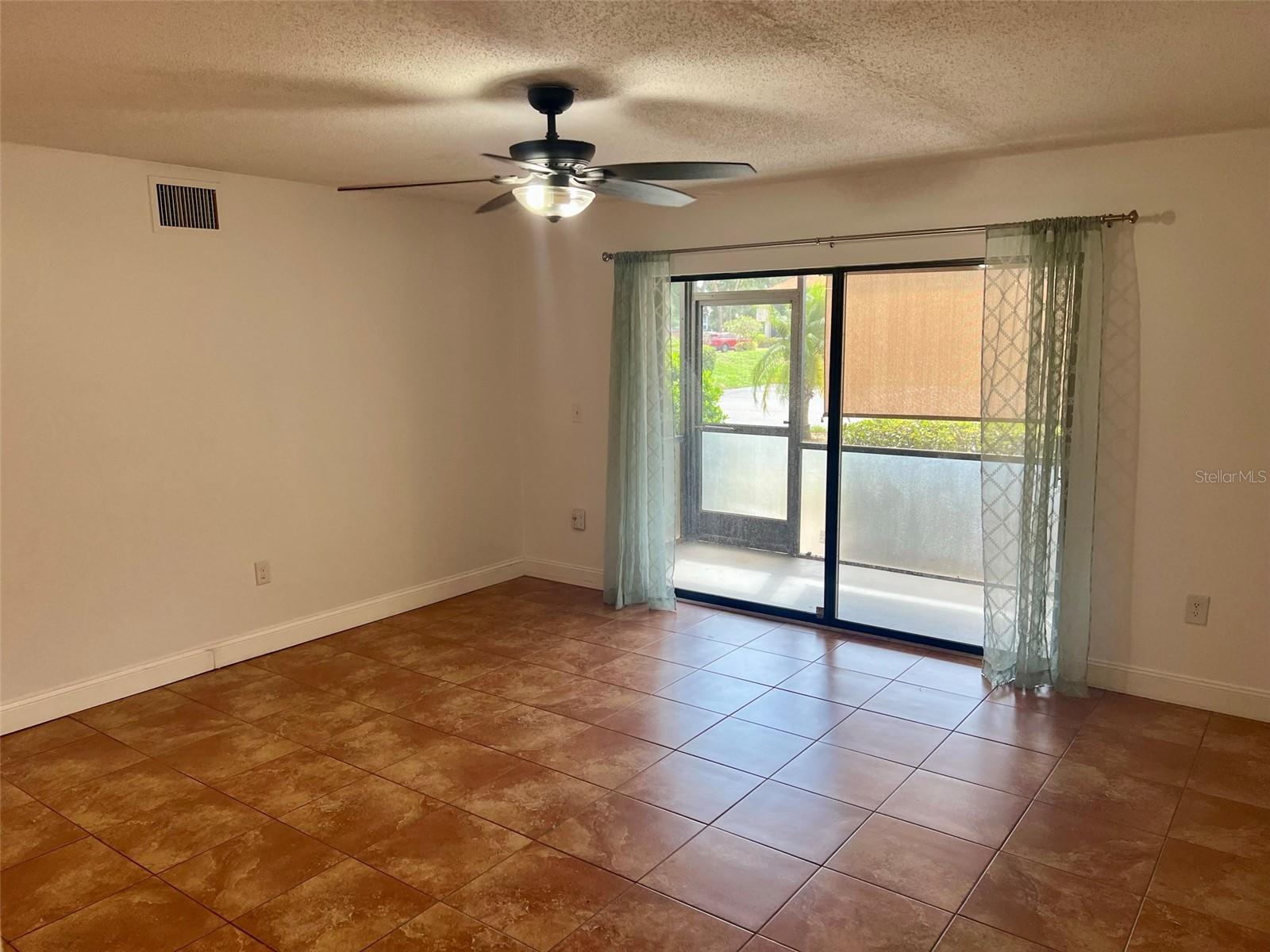 5769 GARDENS DR — photo 3