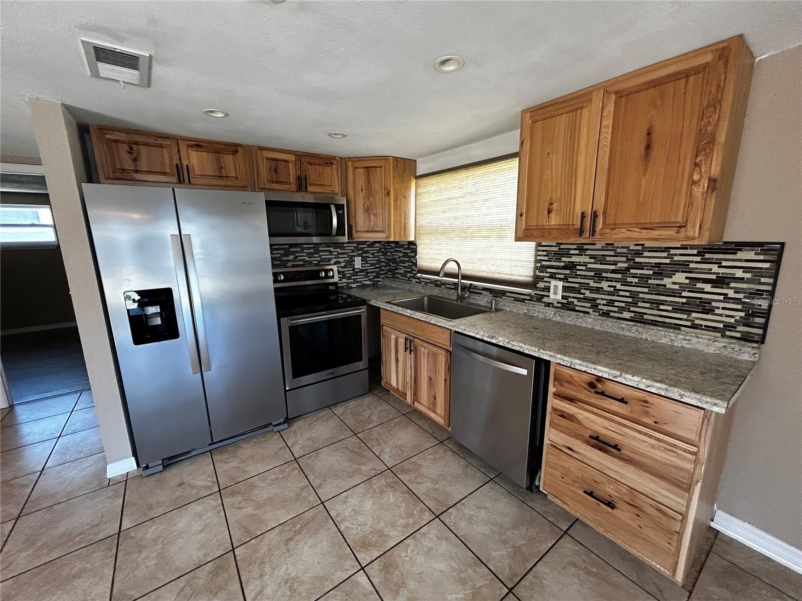 7335 GULF HIGHLANDS DR — photo 6