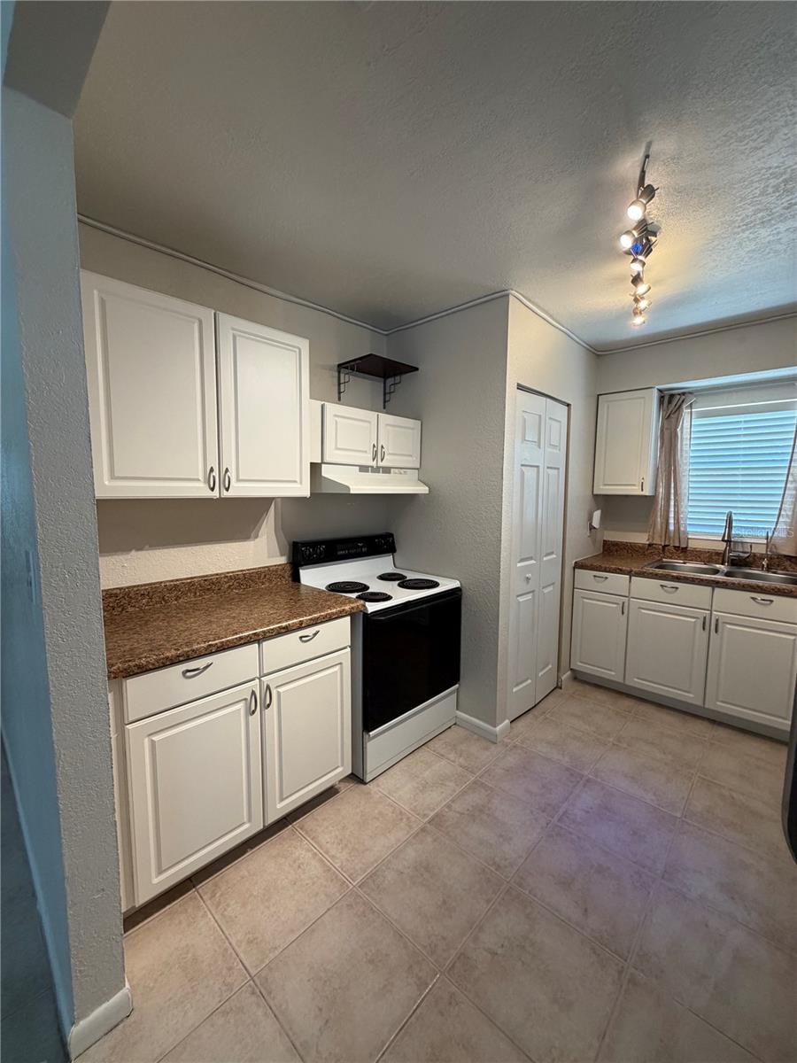 4507 W GRAY ST — photo 8