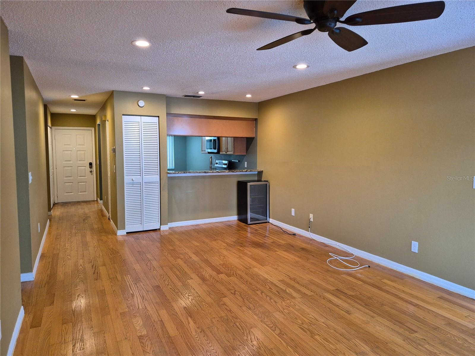 2721 COUNTRYSIDE BLVD #102 — photo 8
