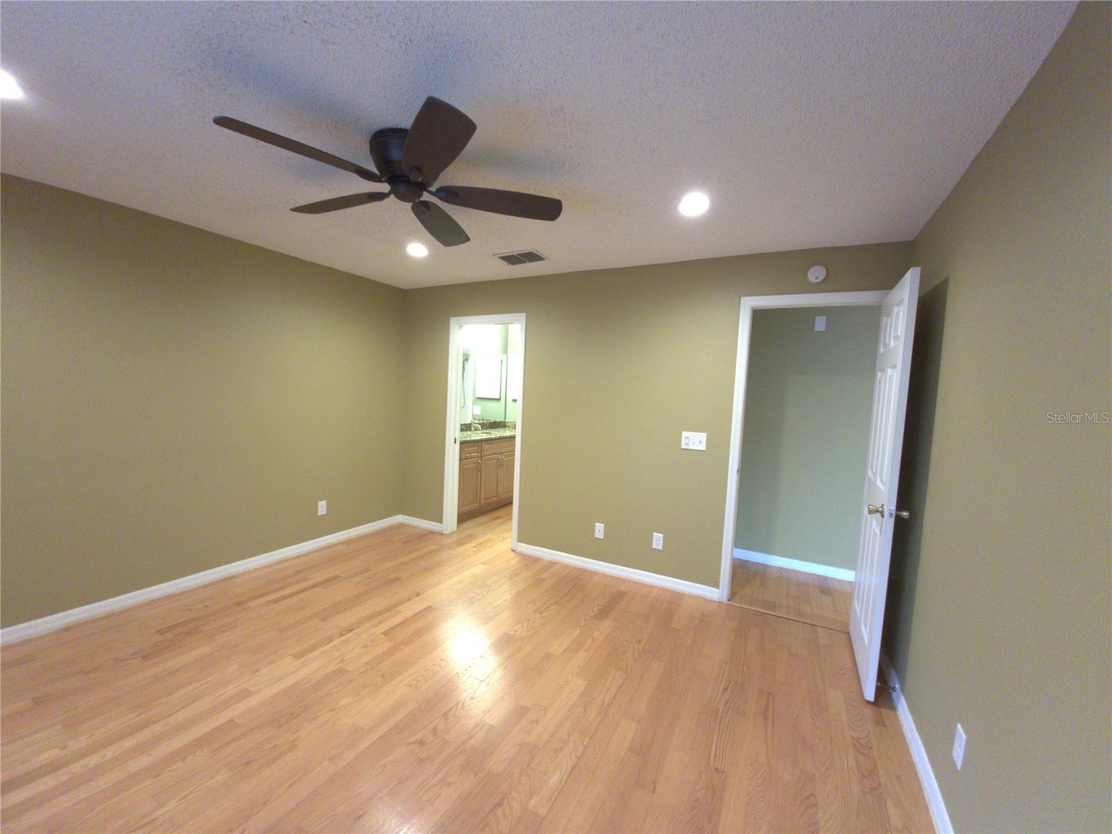 2721 COUNTRYSIDE BLVD #102 — photo 12