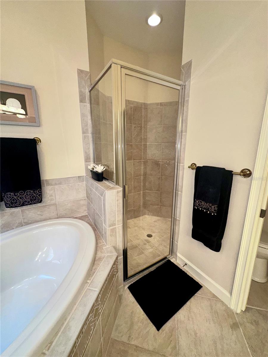 194 MONTELLUNA DR — photo 31