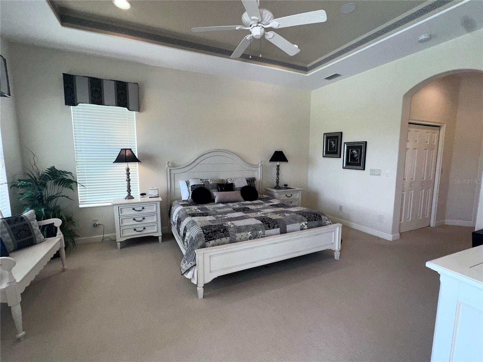 194 MONTELLUNA DR — photo 35