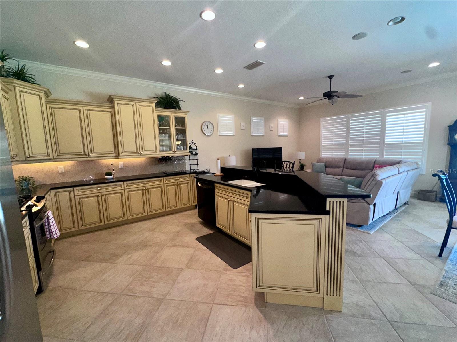 194 MONTELLUNA DR — photo 17