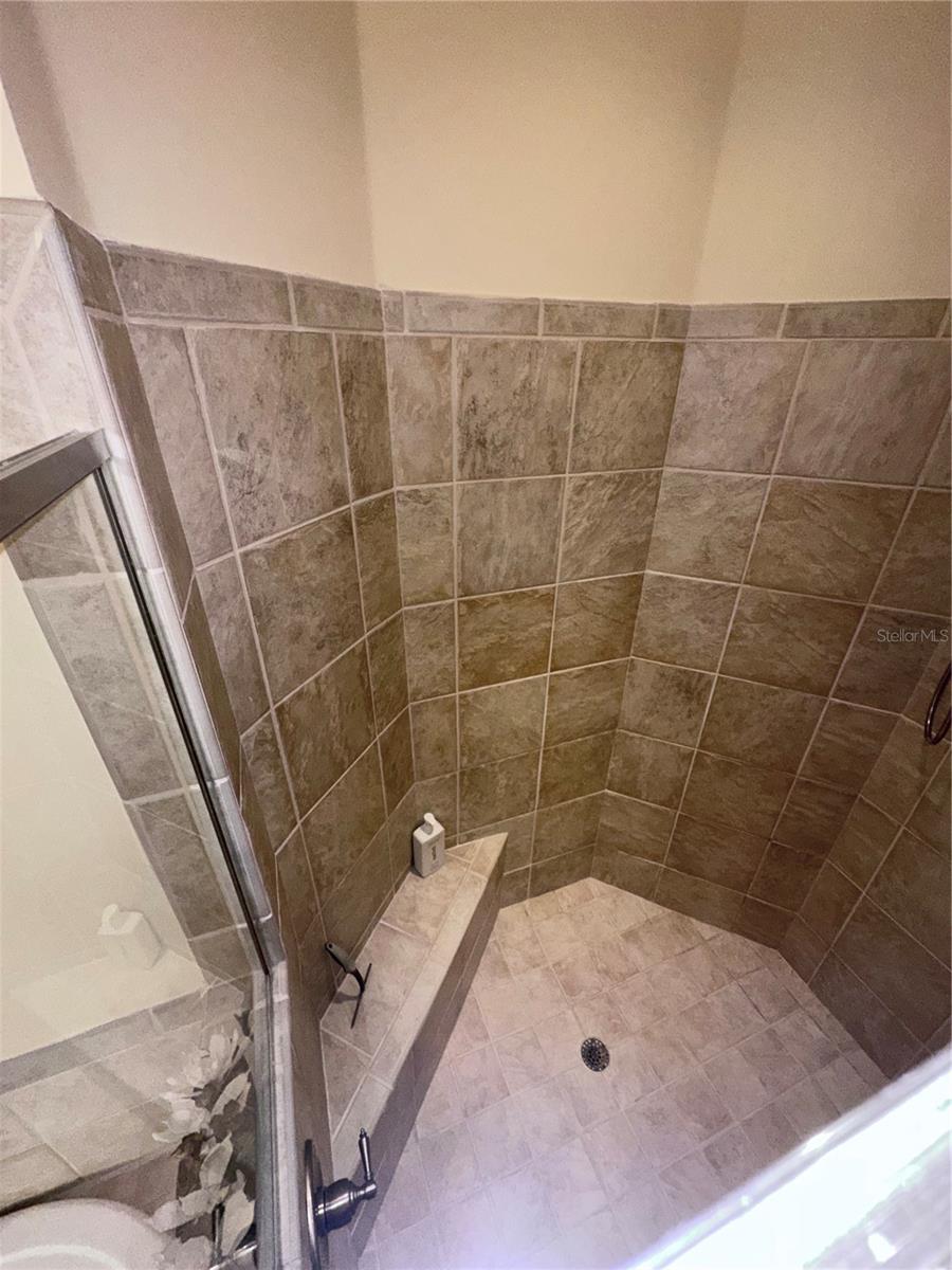 194 MONTELLUNA DR — photo 32