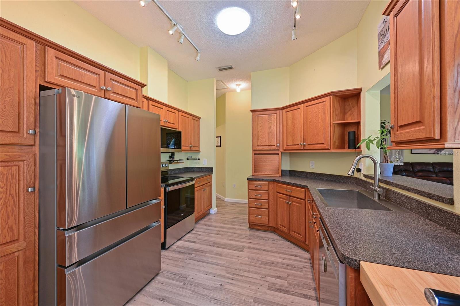 4427 MURFIELD DR E — photo 8