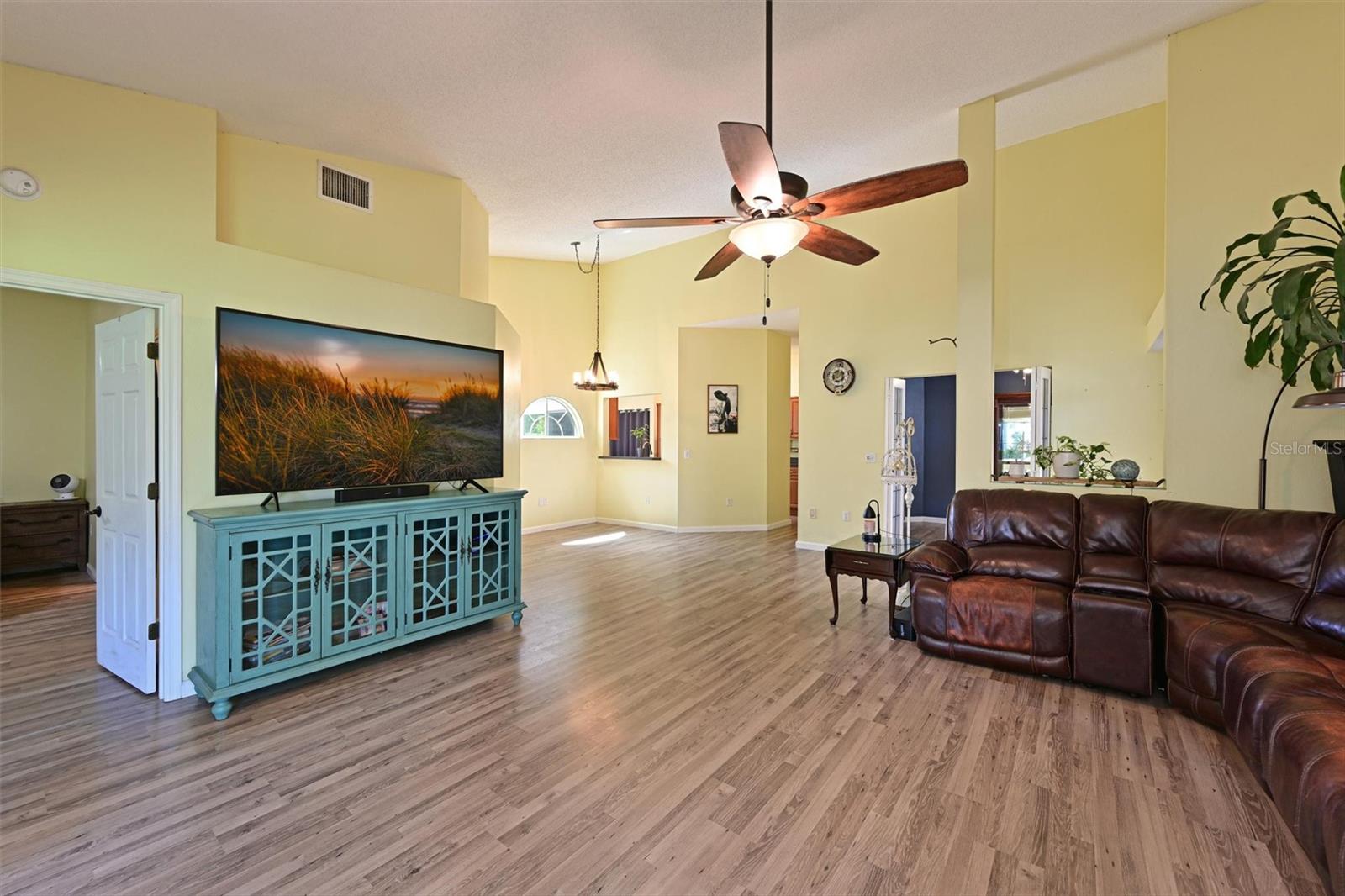 4427 MURFIELD DR E — photo 6