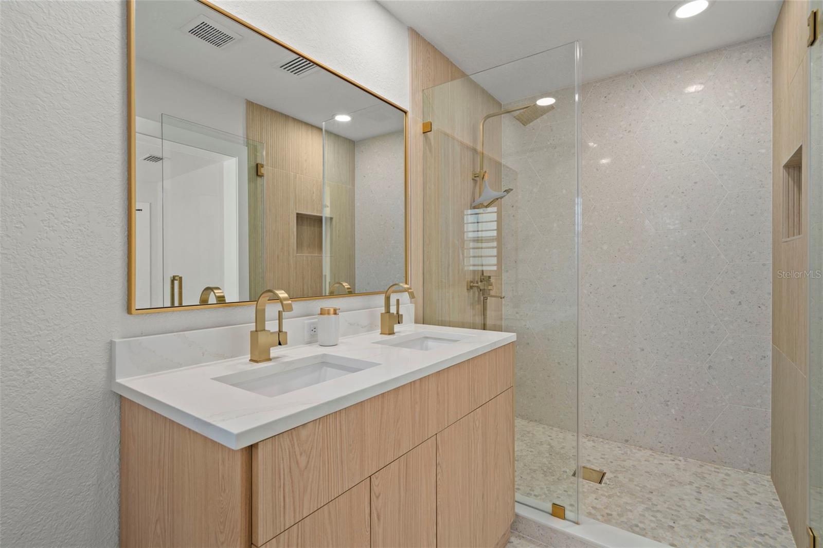5548 LEEWARD LN — photo 35