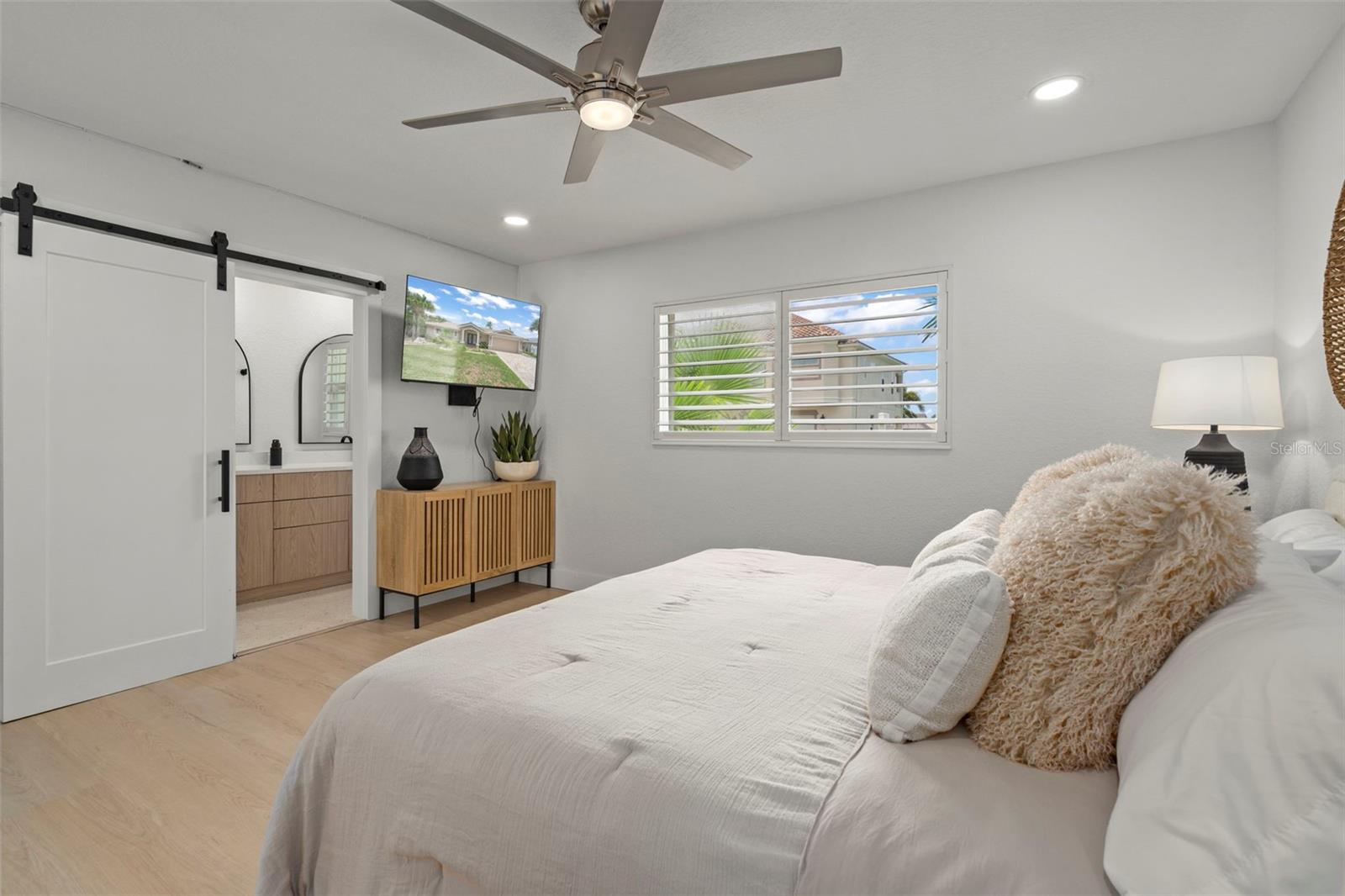 5548 LEEWARD LN — photo 38