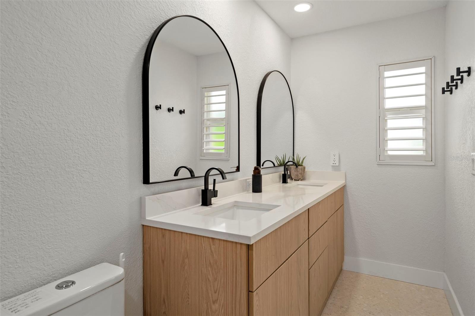 5548 LEEWARD LN — photo 41