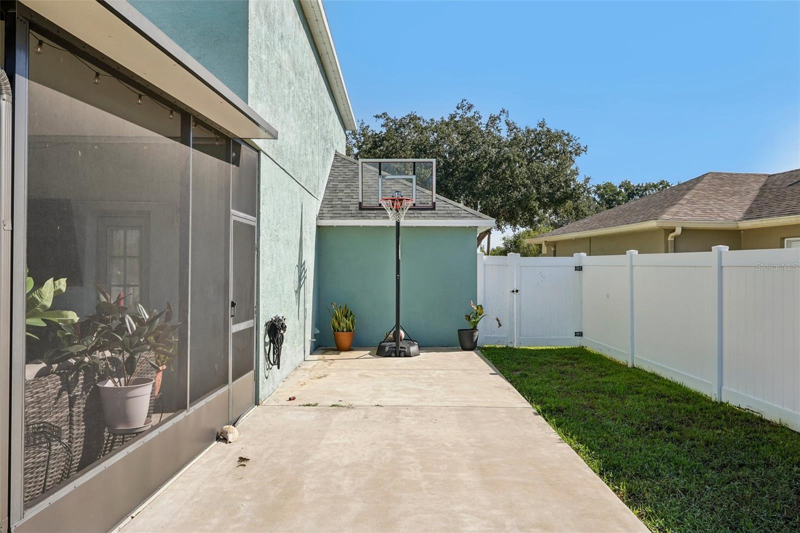 205 ROSANA DR — photo 35