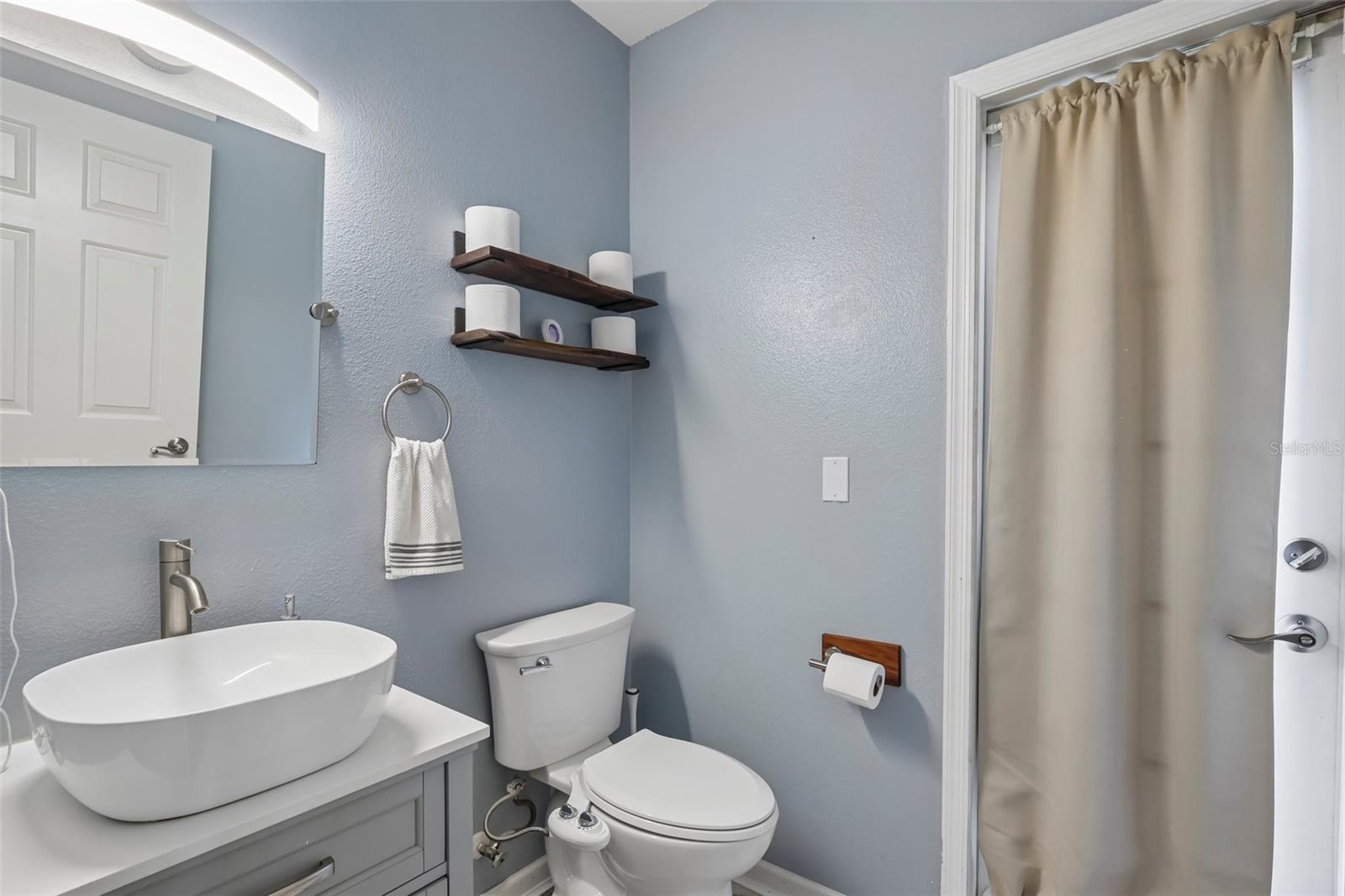 205 ROSANA DR — photo 28
