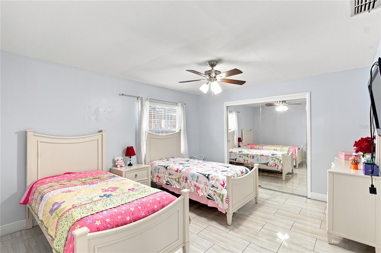 6513 N MANHATTAN AVE — photo 18