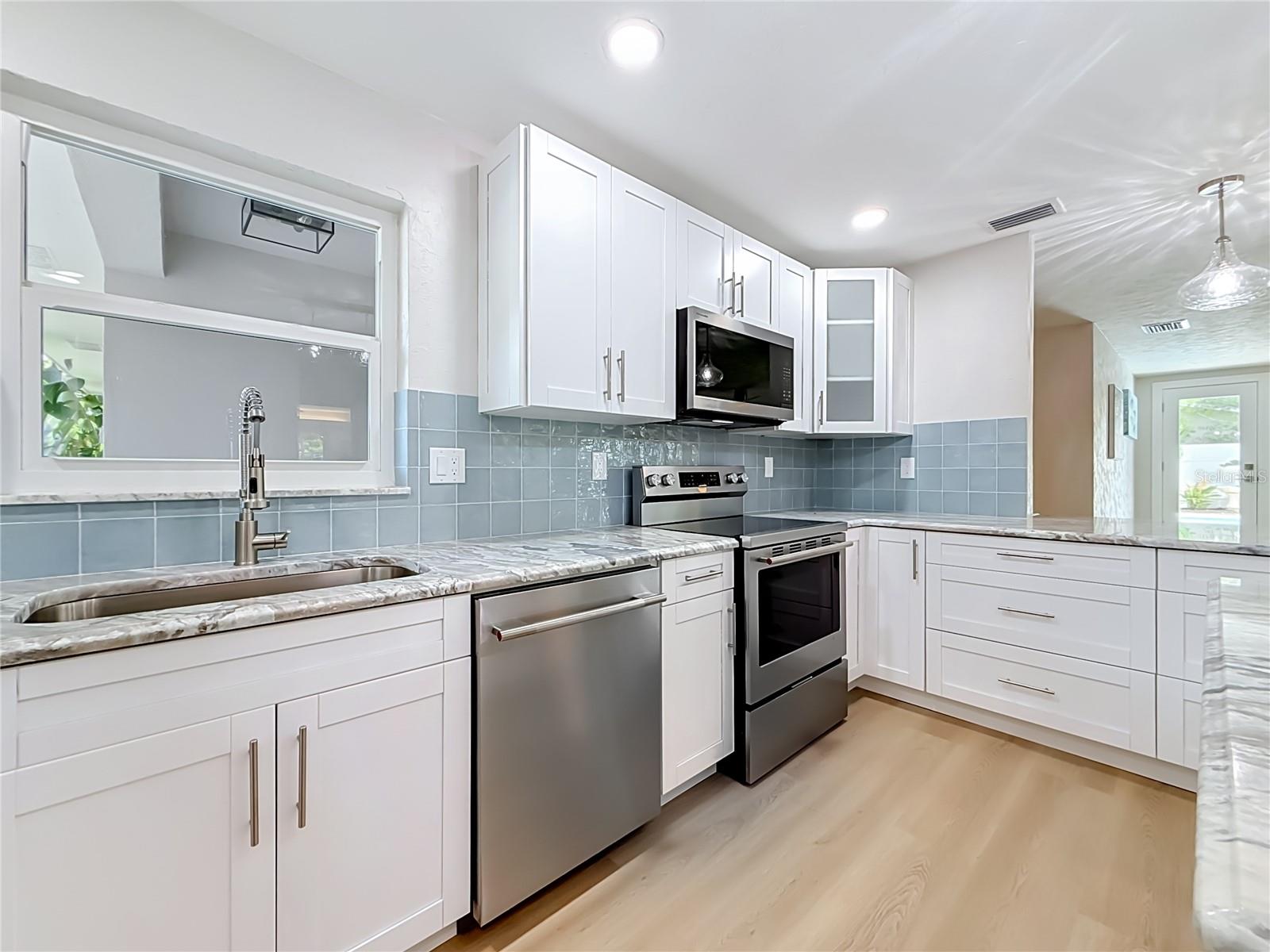 63 OAKWOOD DR — photo 18