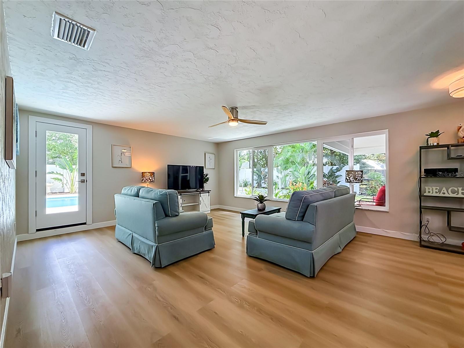 63 OAKWOOD DR — photo 10