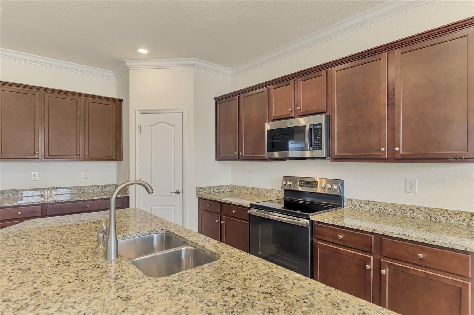 10065 COZY GROVE DR — photo 20