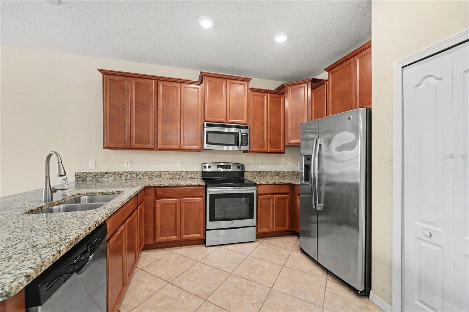 4260 FENNWOOD CT — photo 8