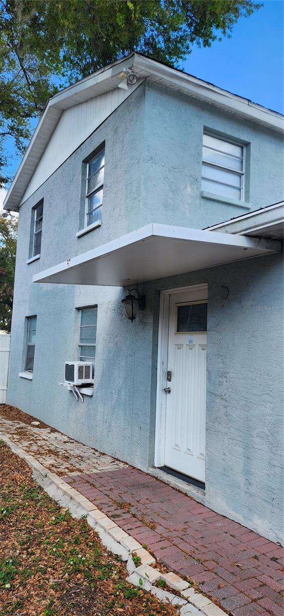 205 W AMELIA AVE #B — photo 3