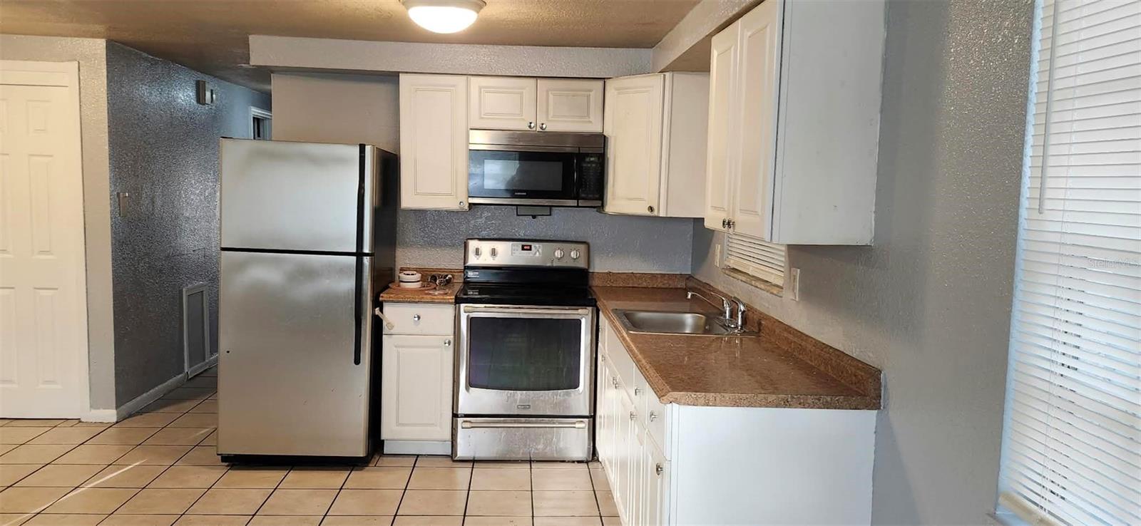 9809 N JASMINE AVE #B — photo 3