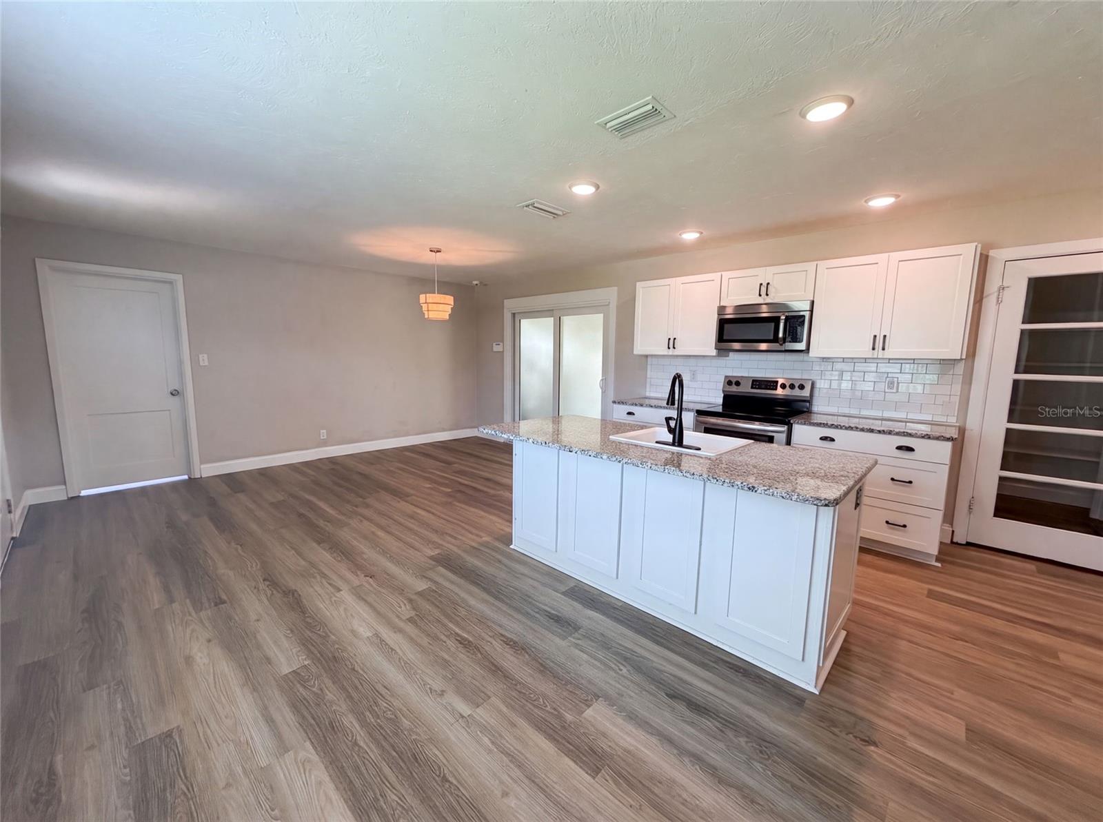 1521 W RIVER SHORE WAY — photo 8