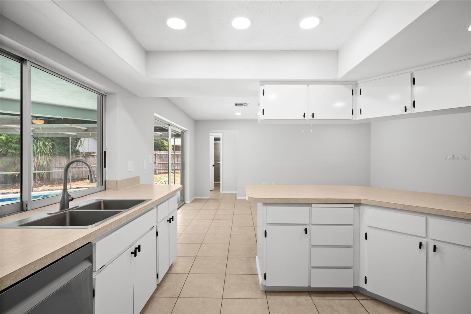 504 BAMBOO CT — photo 8