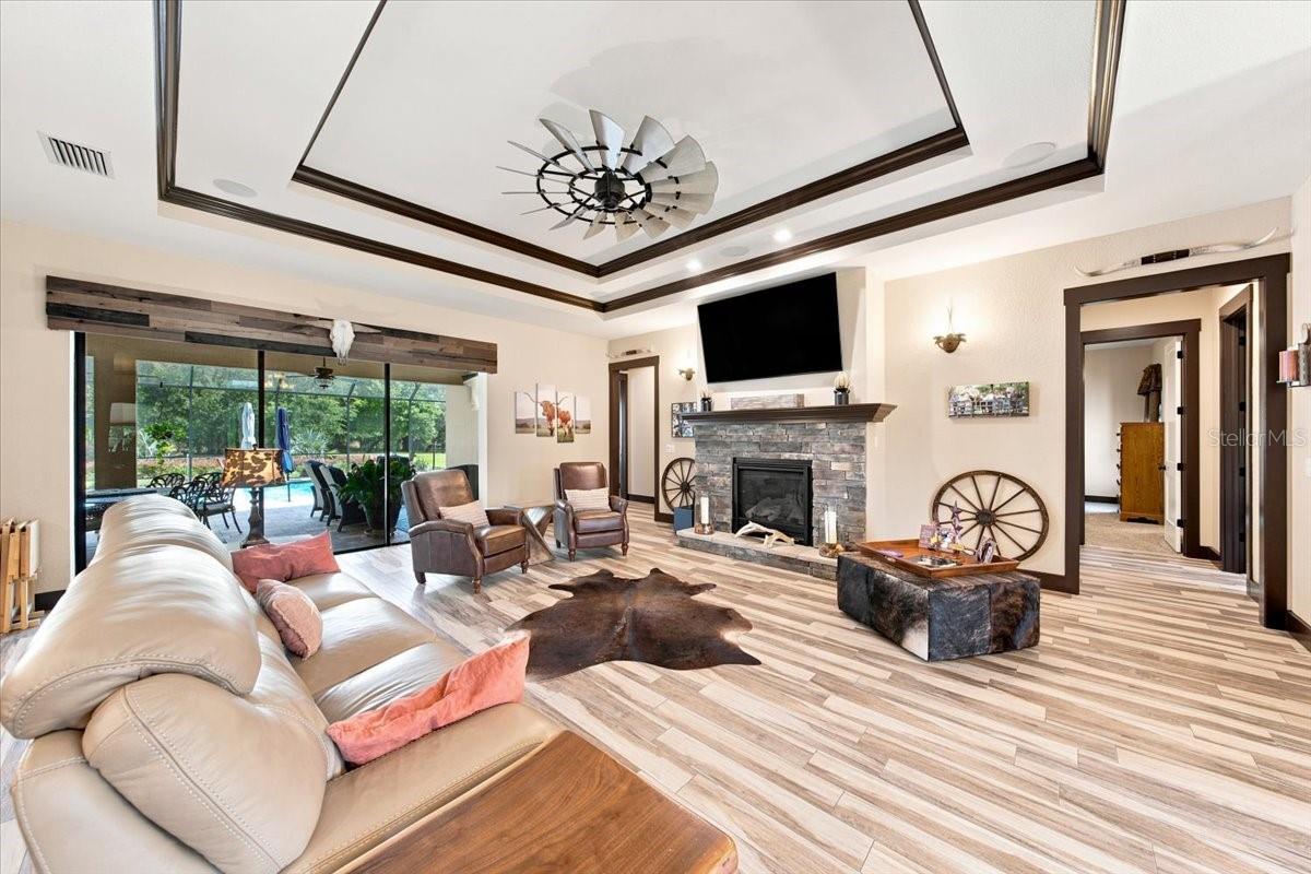 408 HAWK TALON DR — photo 8