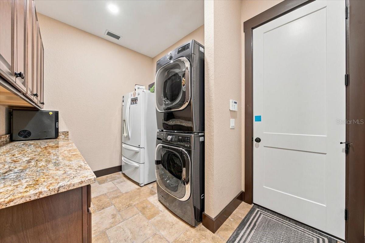 408 HAWK TALON DR — photo 38