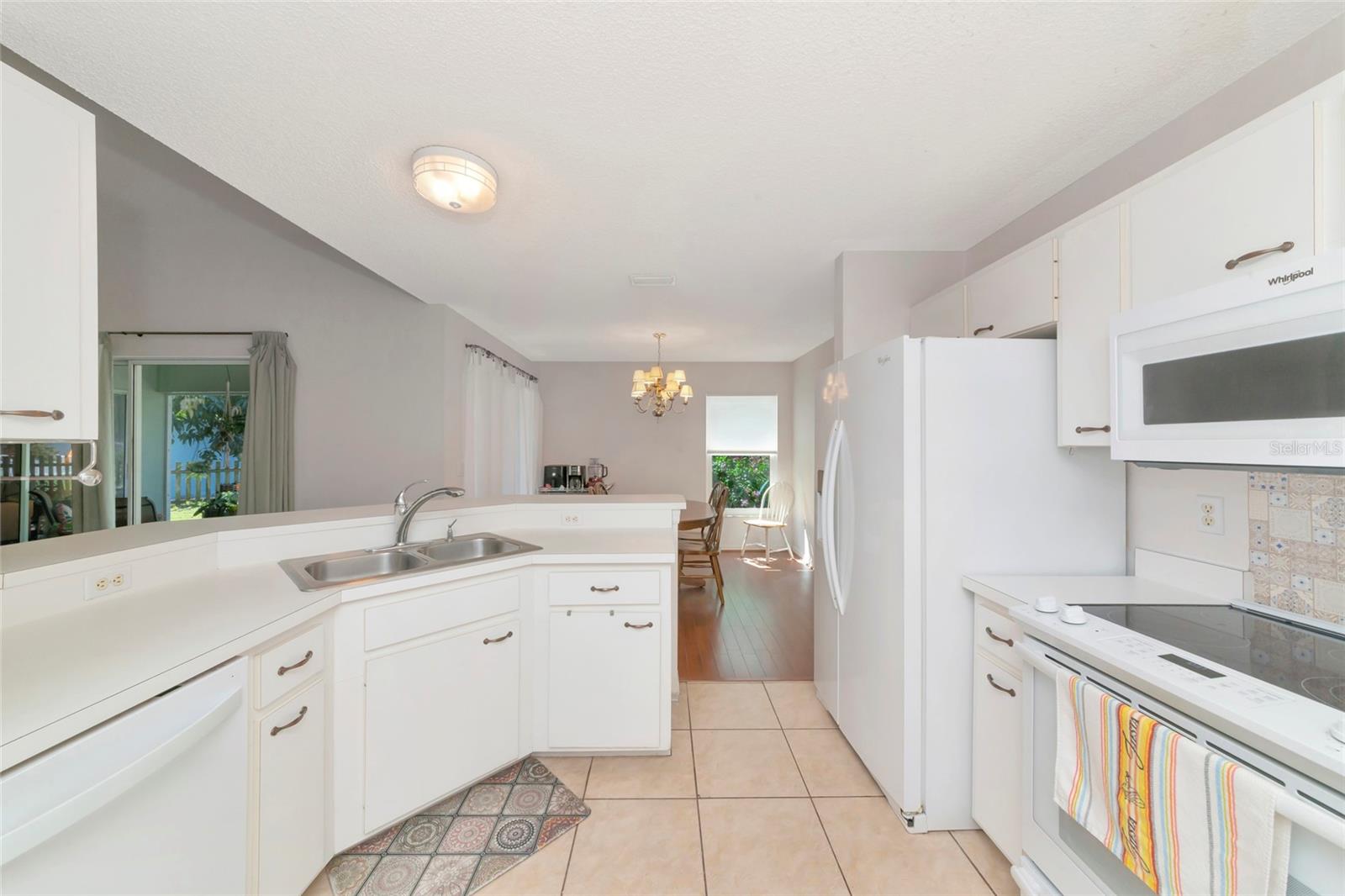 2405 ICECAPADE DR — photo 12