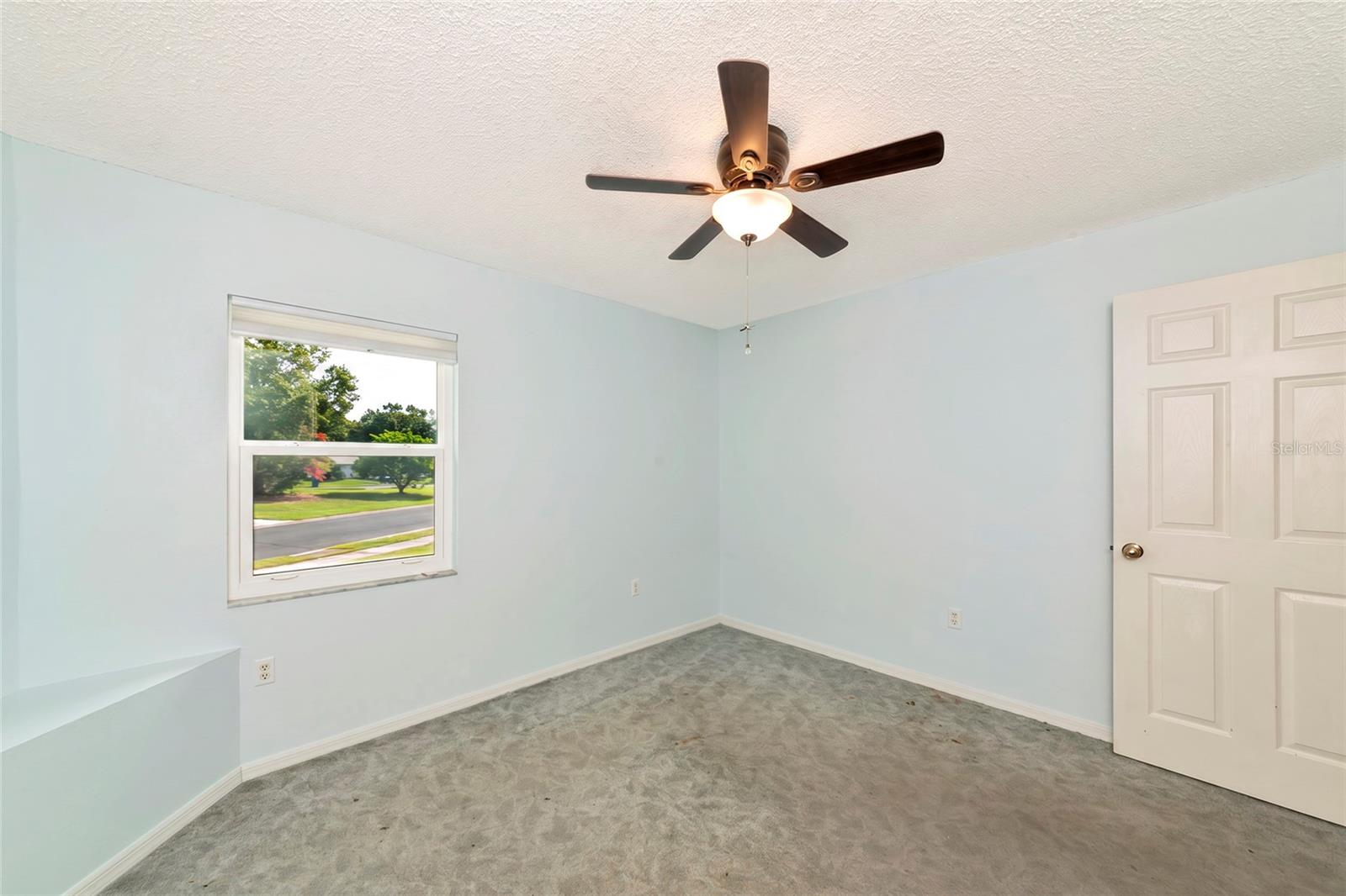 2405 ICECAPADE DR — photo 33
