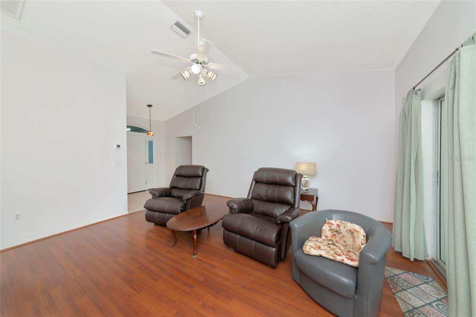 2405 ICECAPADE DR — photo 6