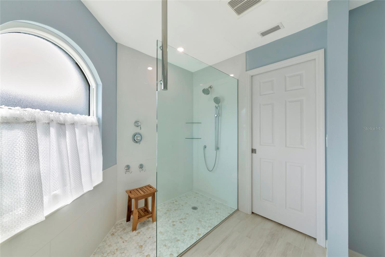 2405 ICECAPADE DR — photo 26