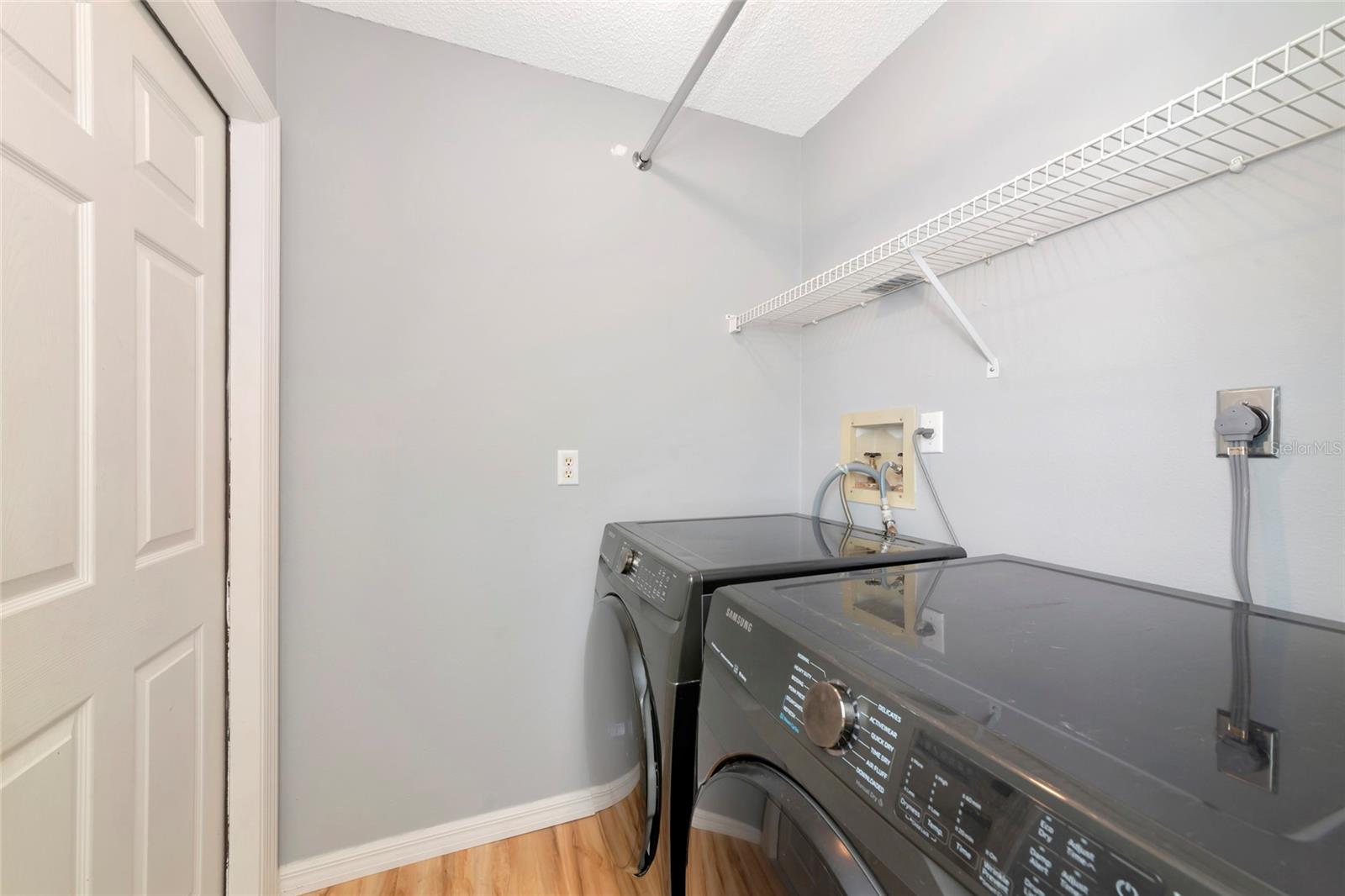 2405 ICECAPADE DR — photo 37