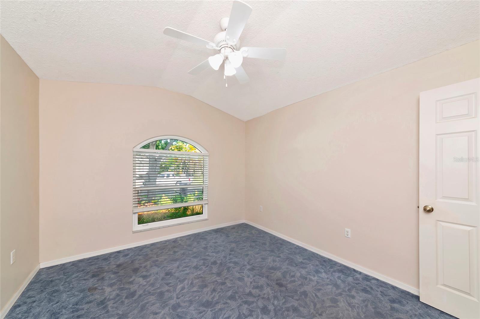 2405 ICECAPADE DR — photo 30
