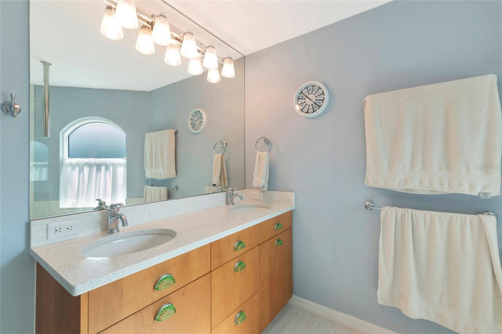 2405 ICECAPADE DR — photo 27
