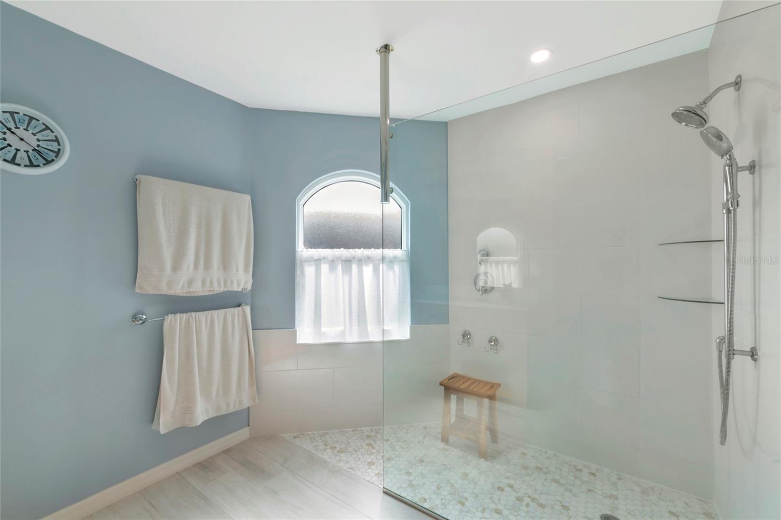 2405 ICECAPADE DR — photo 25