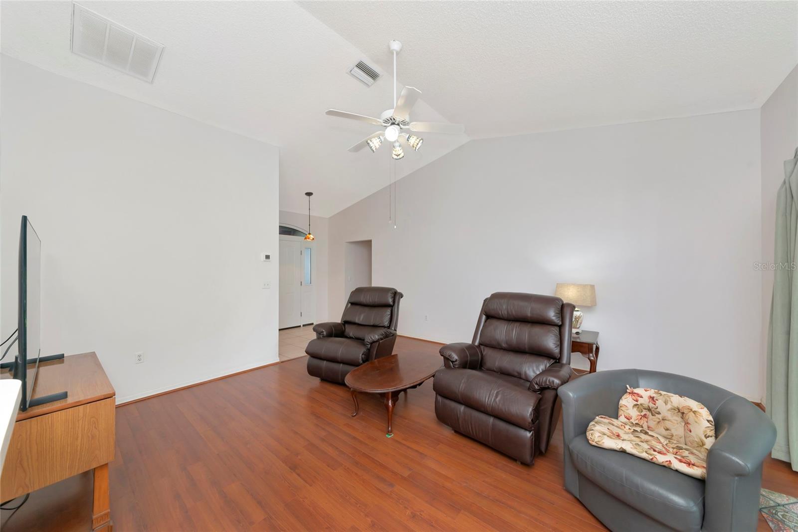 2405 ICECAPADE DR — photo 9