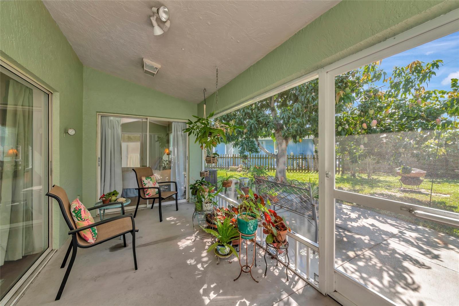 2405 ICECAPADE DR — photo 38