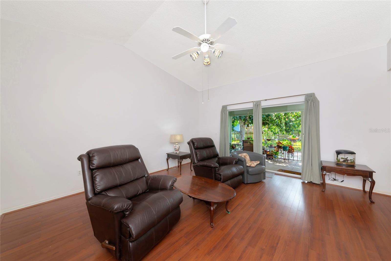 2405 ICECAPADE DR — photo 5