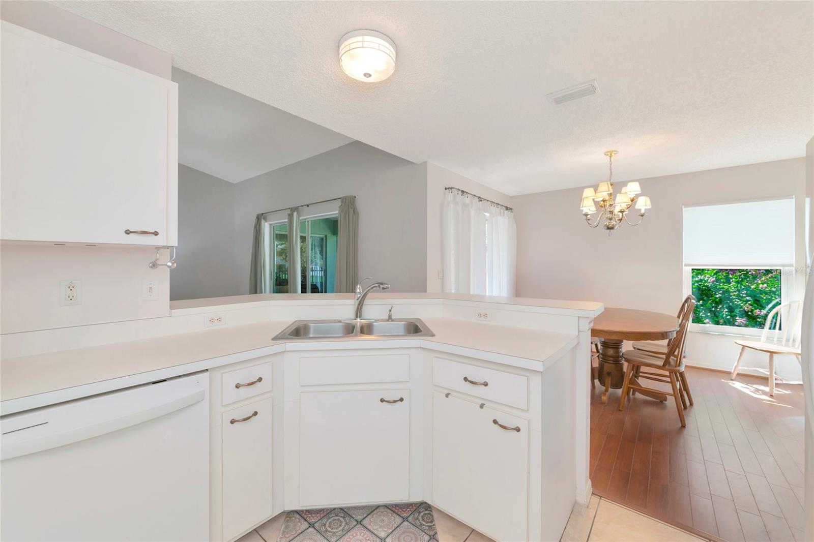 2405 ICECAPADE DR — photo 14