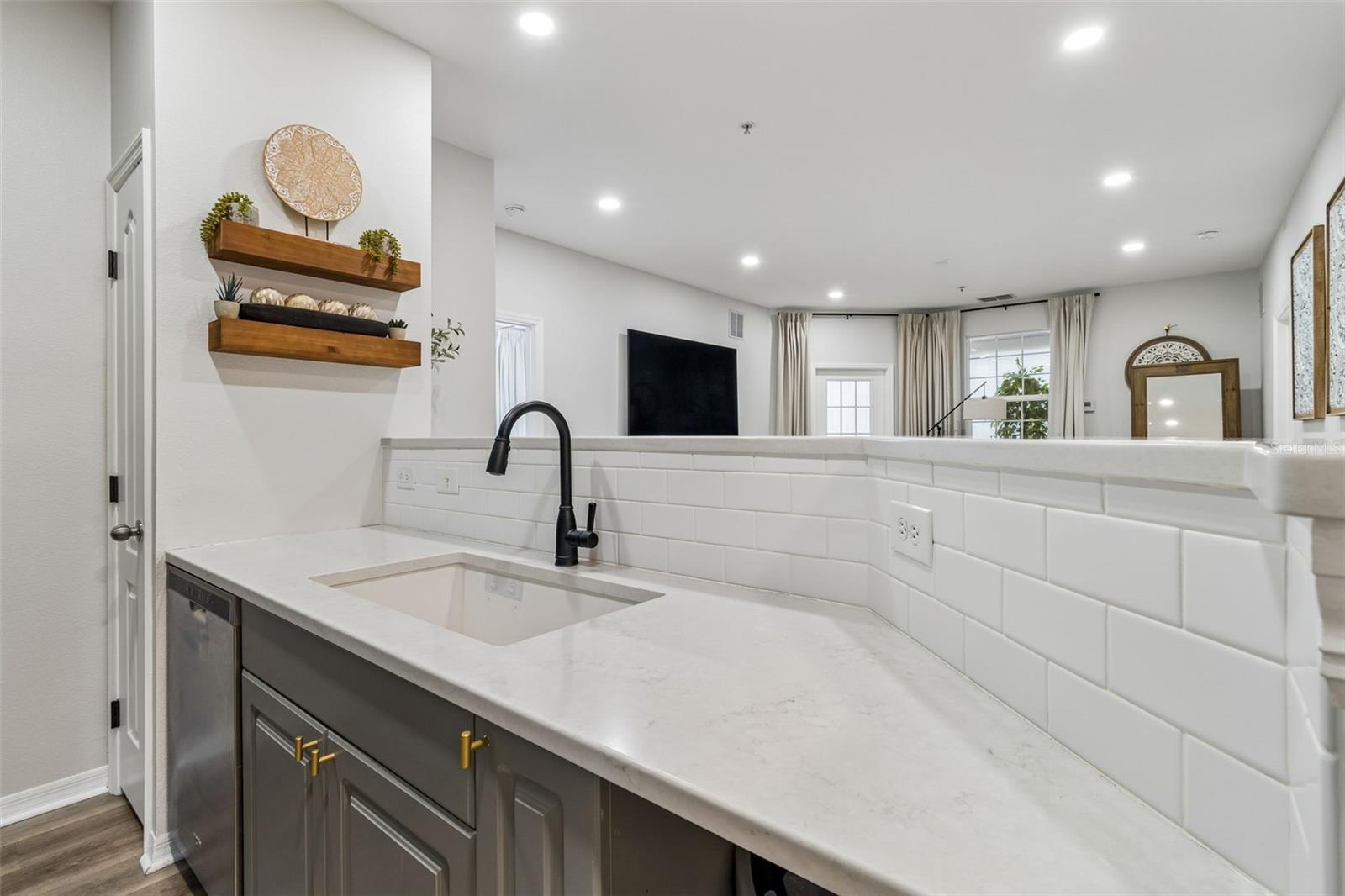 1640 VILLA CAPRI CIR #208 — photo 17