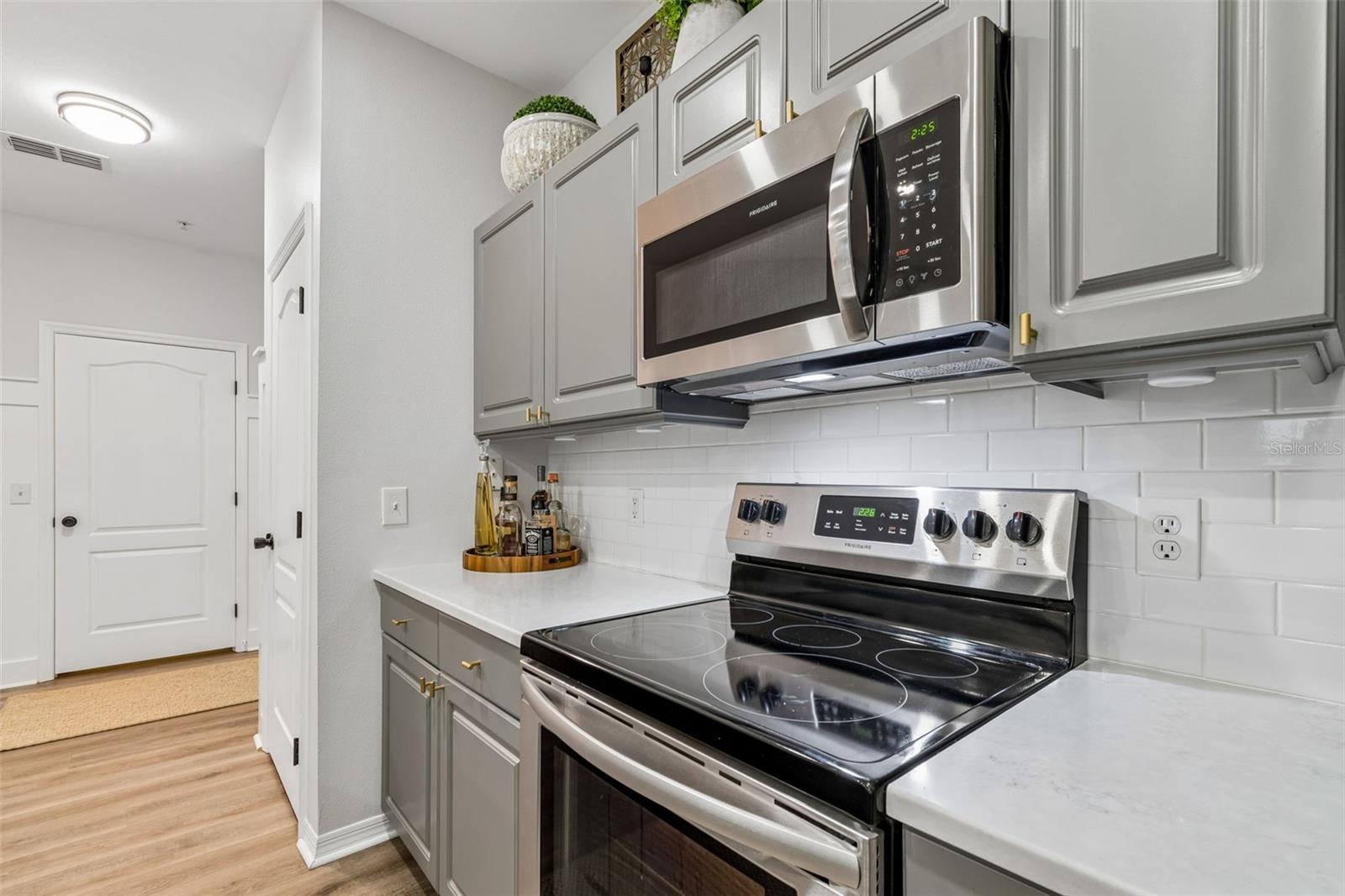 1640 VILLA CAPRI CIR #208 — photo 16