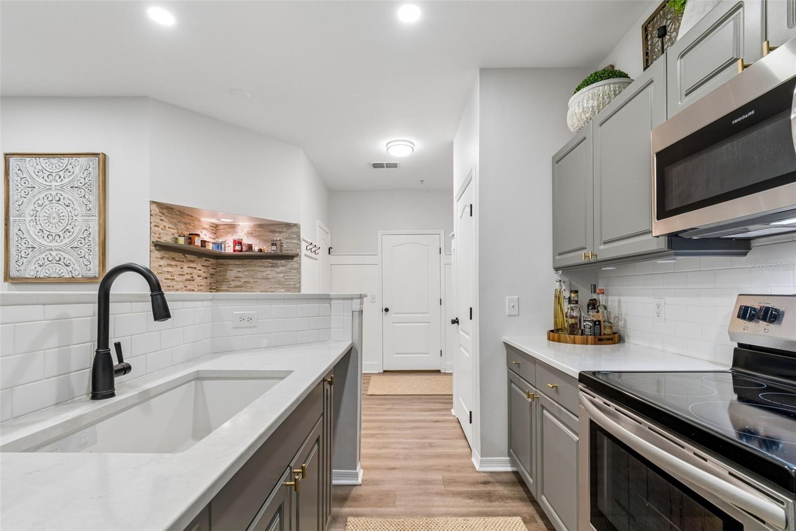 1640 VILLA CAPRI CIR #208 — photo 15