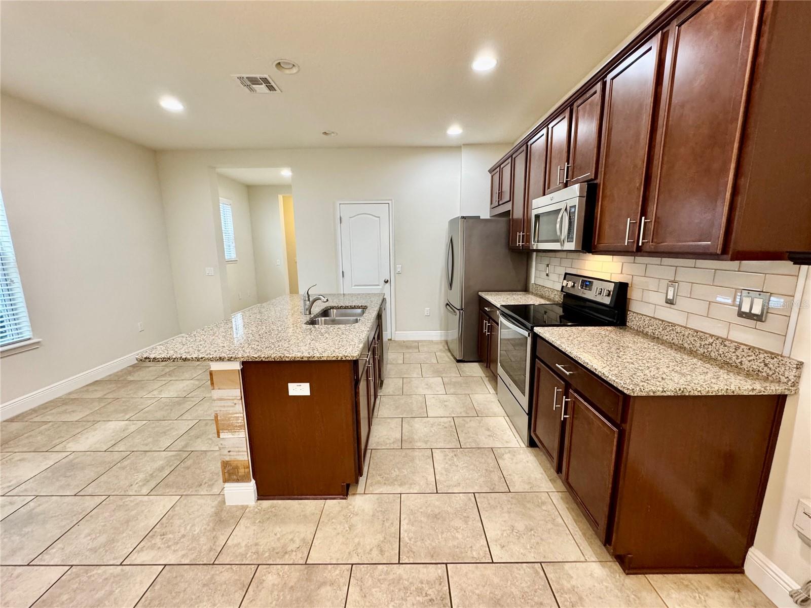 7208 MILESTONE DR — photo 9