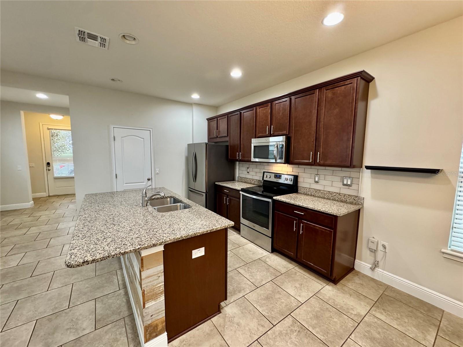 7208 MILESTONE DR — photo 8
