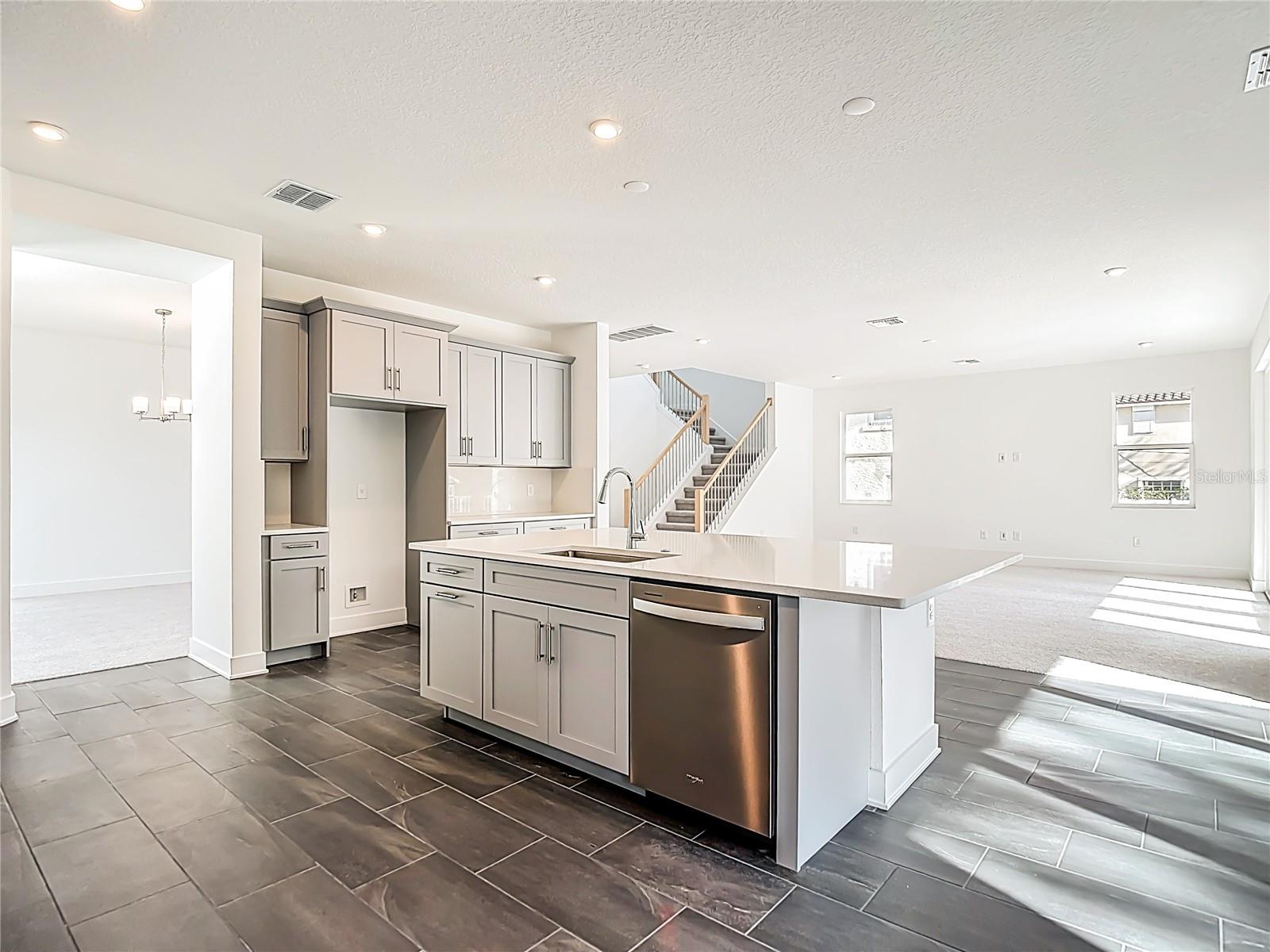 410 S WEST SHORE BLVD — photo 17